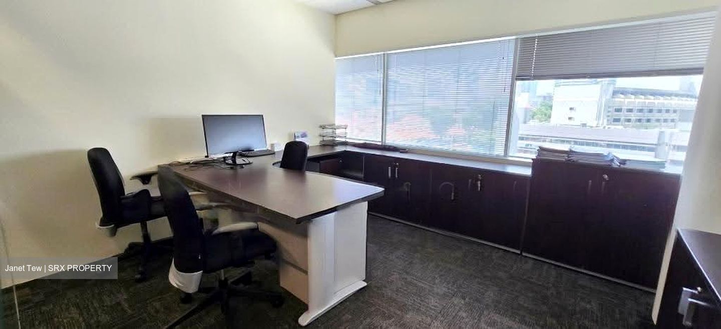 Gateway East (D7), Office #618724991